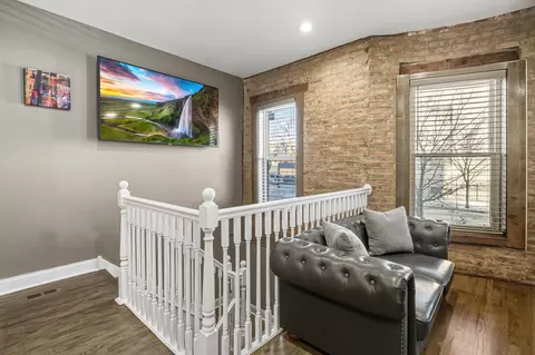 Entry Way - 231 E 59th St #1, Chicago, IL 60637 photo 1 of 2