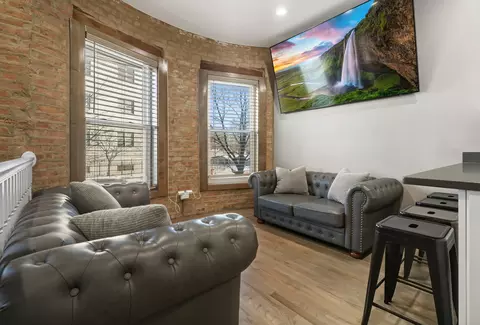 Living - 231 E 59th St #1, Chicago, IL 60637 photo 1 of 2
