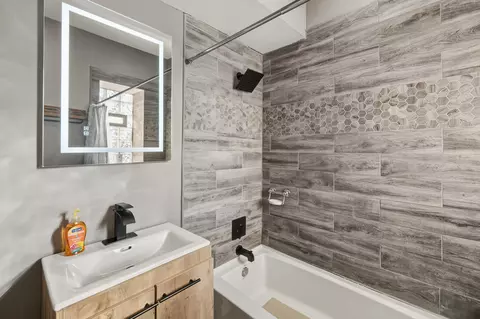 Bath - 231 E 59th St #1, Chicago, IL 60637 photo 1 of 1