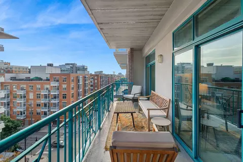 Exterior - 920 W Madison St #7D, Chicago, IL 60607 photo 1 of 2