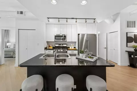 Kitchen - 920 W Madison St #7D, Chicago, IL 60607 photo 2 of 2