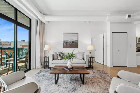 Living - 920 W Madison St #7D, Chicago, IL 60607 photo 2 of 3