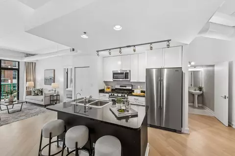 Kitchen - 920 W Madison St #7D, Chicago, IL 60607 photo 1 of 2