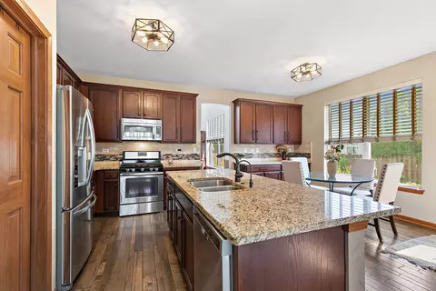Kitchen - 1871 Cooper Ln, Algonquin, IL 60102 photo 6 of 6