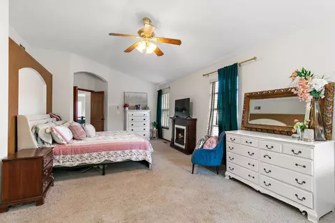 Bedroom - 1871 Cooper Ln, Algonquin, IL 60102 photo 3 of 6