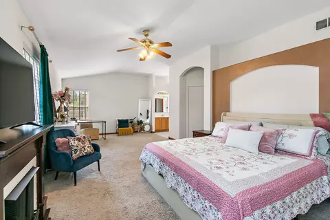 Bedroom - 1871 Cooper Ln, Algonquin, IL 60102 photo 2 of 6
