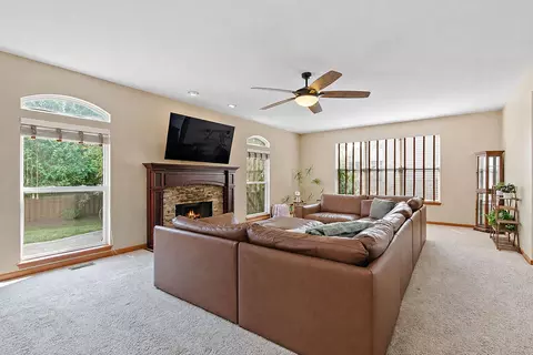Living - 1871 Cooper Ln, Algonquin, IL 60102 photo 2 of 4