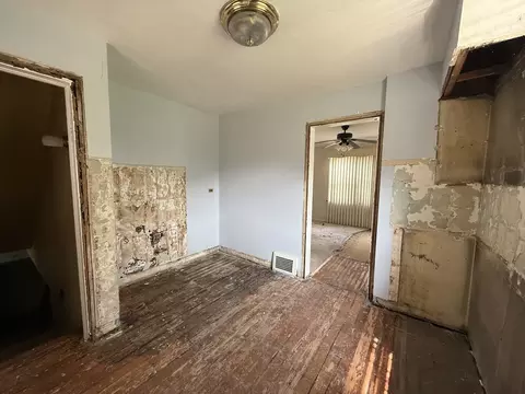 Entry Way - 8545 S Euclid Ave, Chicago, IL 60617 photo 2 of 4