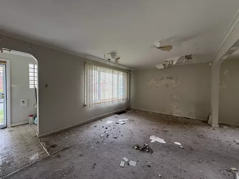 Living - 8545 S Euclid Ave, Chicago, IL 60617 photo 3 of 8