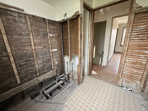 Bath - 8545 S Euclid Ave, Chicago, IL 60617 photo 3 of 3