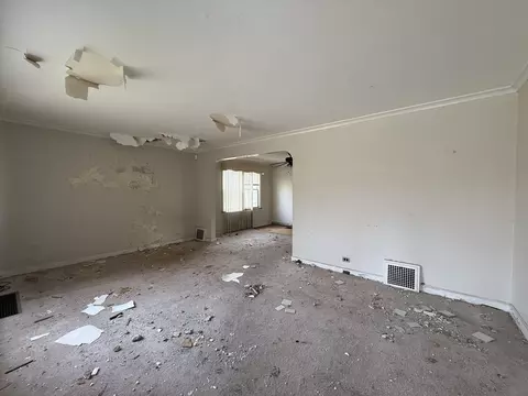 Living - 8545 S Euclid Ave, Chicago, IL 60617 photo 2 of 8