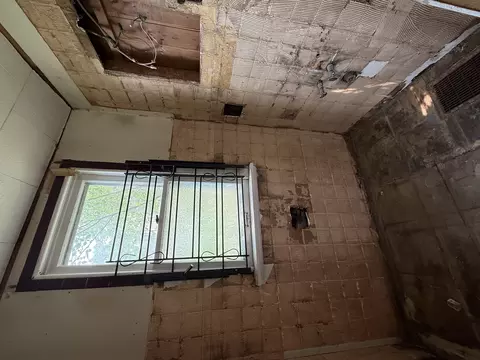 Bath - 8545 S Euclid Ave, Chicago, IL 60617 photo 1 of 3