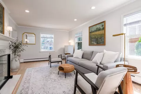 Living - 324 N Highview Ave, Elmhurst, IL 60126 photo 2 of 2