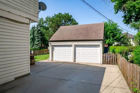 Exterior - 324 N Highview Ave, Elmhurst, IL 60126 photo 5 of 7