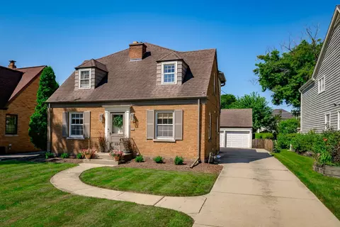 Exterior - 324 N Highview Ave, Elmhurst, IL 60126 photo 2 of 7