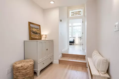 Entry Way - 324 N Highview Ave, Elmhurst, IL 60126 photo 2 of 2