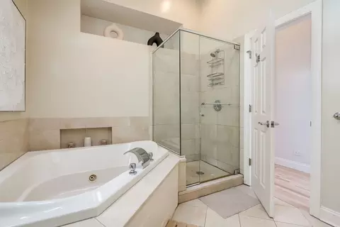 Bath - 324 N Highview Ave, Elmhurst, IL 60126 photo 3 of 3