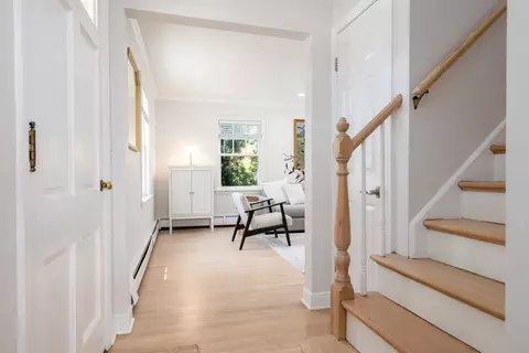 Entry Way - 324 N Highview Ave, Elmhurst, IL 60126 photo 1 of 2