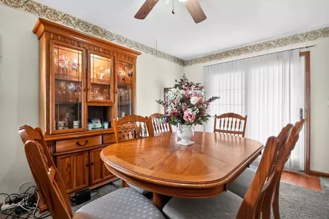 Dining - 7060 Jacobs Rd, Macon, IL 62544 photo 2 of 6