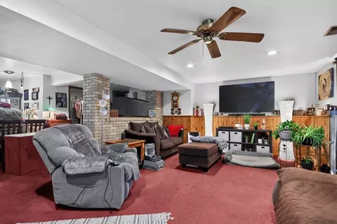 Living - 7060 Jacobs Rd, Macon, IL 62544 photo 1 of 2