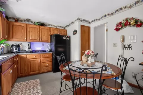 Dining - 7060 Jacobs Rd, Macon, IL 62544 photo 5 of 6