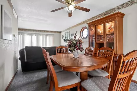 Dining - 7060 Jacobs Rd, Macon, IL 62544 photo 6 of 6