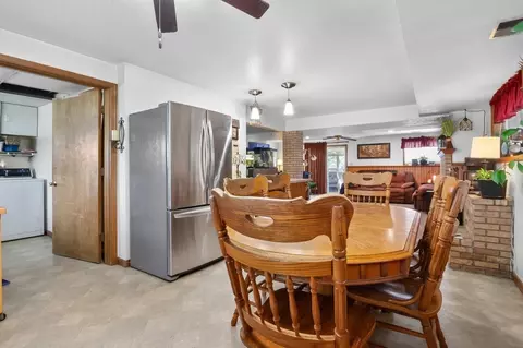 Dining - 7060 Jacobs Rd, Macon, IL 62544 photo 1 of 6