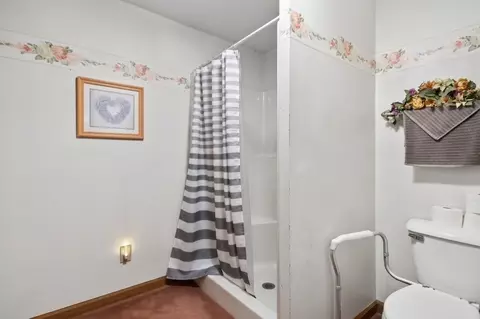 Bath - 7060 Jacobs Rd, Macon, IL 62544 photo 3 of 3