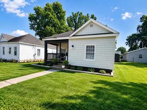 202 E Chester St, Pinckneyville, IL 62274
