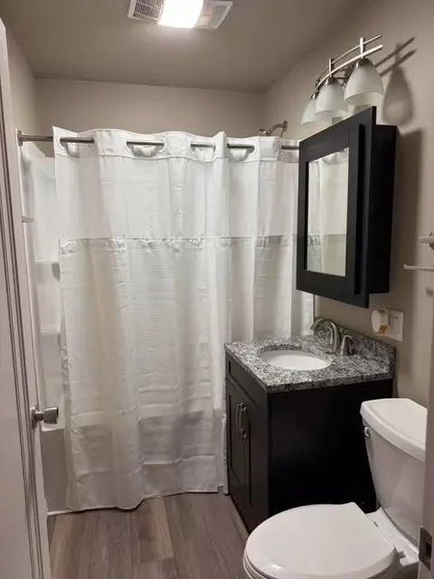 Bath - 708 Henry St, Peru, IL 61354 photo 1 of 1