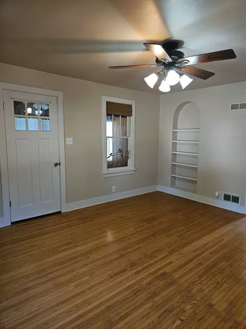 Living - 708 Henry St, Peru, IL 61354 photo 2 of 2
