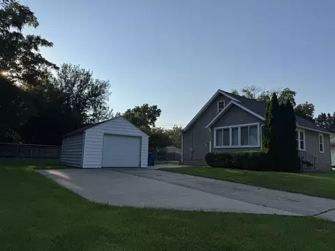 Exterior - 708 Henry St, Peru, IL 61354 photo 2 of 3