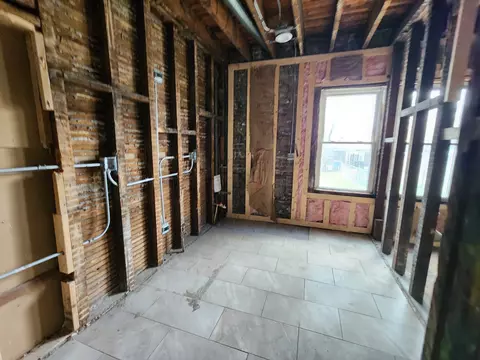 Bath - 11420-11422 S Champlain Ave, Chicago, IL 60628 photo 2 of 4