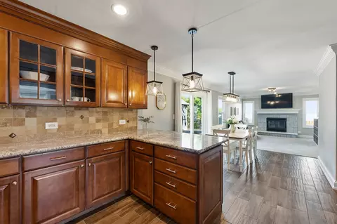 Kitchen - 1340 Northgate Dr, Bartlett, IL 60103 photo 8 of 10
