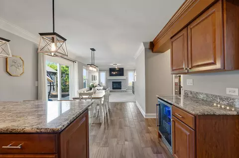 Kitchen - 1340 Northgate Dr, Bartlett, IL 60103 photo 9 of 10