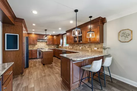 Kitchen - 1340 Northgate Dr, Bartlett, IL 60103 photo 10 of 10