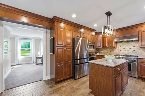 Kitchen - 1340 Northgate Dr, Bartlett, IL 60103 photo 3 of 10