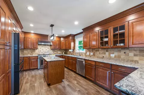 Kitchen - 1340 Northgate Dr, Bartlett, IL 60103 photo 2 of 10