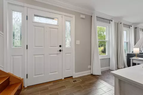 Entry Way - 1340 Northgate Dr, Bartlett, IL 60103 photo 2 of 4