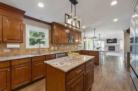 Kitchen - 1340 Northgate Dr, Bartlett, IL 60103 photo 1 of 10