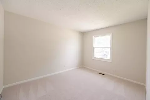 Bedroom - 1795 Kent Rd, Hoffman Estates, IL 60169 photo 2 of 4