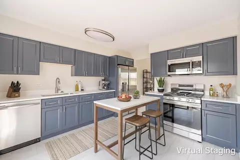 Kitchen - 1795 Kent Rd, Hoffman Estates, IL 60169 photo 2 of 3
