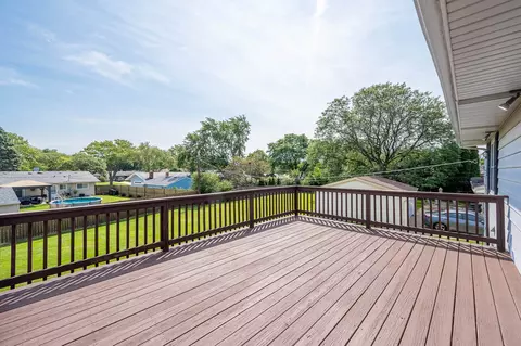 Exterior - 1795 Kent Rd, Hoffman Estates, IL 60169 photo 2 of 4