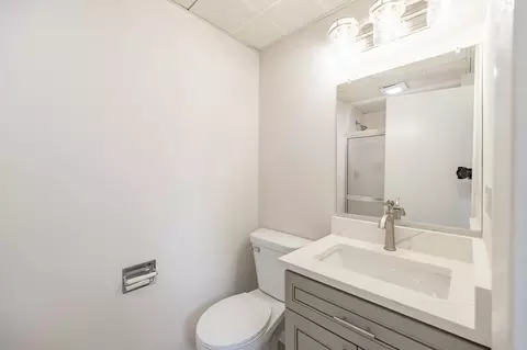 Bath - 1795 Kent Rd, Hoffman Estates, IL 60169 photo 2 of 2