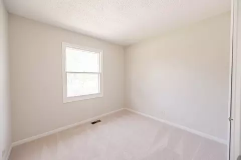 Bedroom - 1795 Kent Rd, Hoffman Estates, IL 60169 photo 3 of 4