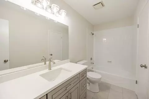 Bath - 1795 Kent Rd, Hoffman Estates, IL 60169 photo 1 of 2