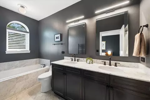 Bath - 2906 N Paulina St #13, Chicago, IL 60657 photo 3 of 4