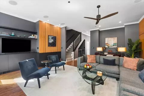 Living - 2906 N Paulina St #13, Chicago, IL 60657 photo 3 of 5