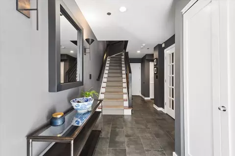Entry Way - 2906 N Paulina St #13, Chicago, IL 60657 photo 1 of 2