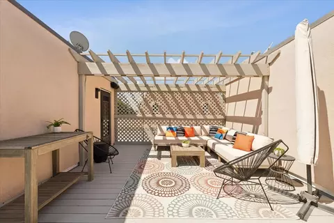Exterior - 2906 N Paulina St #13, Chicago, IL 60657 photo 5 of 6